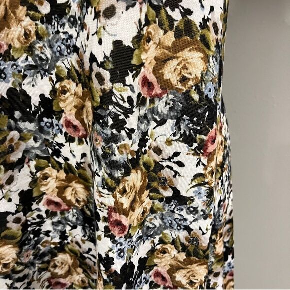 Pinc knit light a-line mini floral dress with short sleeves - Picture 3 of 12